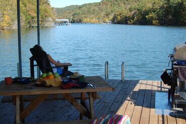 בית מלון כפרי Beaver Lakefront Cabins   Couples Only Getaways