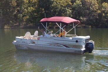 בית מלון כפרי Beaver Lakefront Cabins   Couples Only Getaways