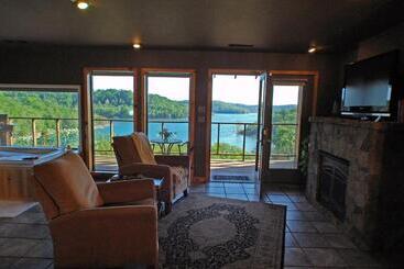 בית מלון כפרי Beaver Lakefront Cabins   Couples Only Getaways