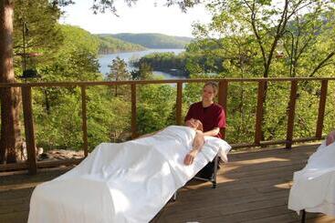 בית מלון כפרי Beaver Lakefront Cabins   Couples Only Getaways