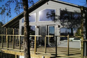 בית מלון כפרי Beaver Lakefront Cabins   Couples Only Getaways