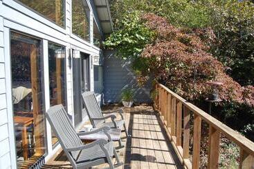 בית מלון כפרי Beaver Lakefront Cabins   Couples Only Getaways