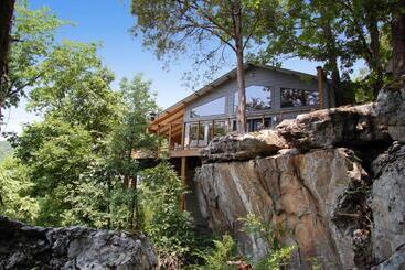 בית מלון כפרי Beaver Lakefront Cabins   Couples Only Getaways