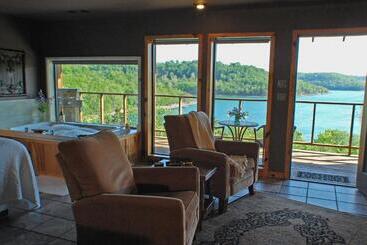 בית מלון כפרי Beaver Lakefront Cabins   Couples Only Getaways