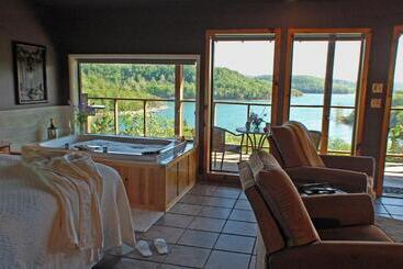 בית מלון כפרי Beaver Lakefront Cabins   Couples Only Getaways