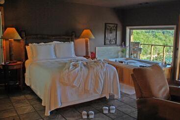 בית מלון כפרי Beaver Lakefront Cabins   Couples Only Getaways
