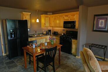 בית מלון כפרי Beaver Lakefront Cabins   Couples Only Getaways