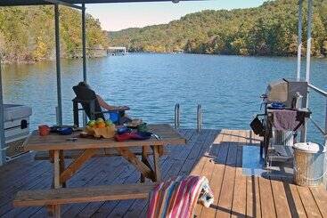 בית מלון כפרי Beaver Lakefront Cabins   Couples Only Getaways