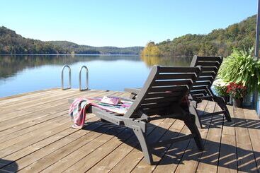 בית מלון כפרי Beaver Lakefront Cabins   Couples Only Getaways