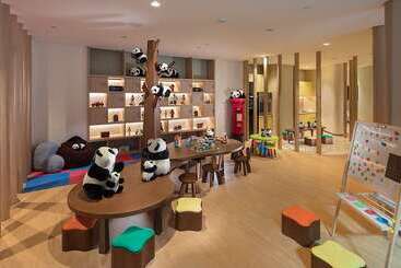 هتل Hilton Jiuzhaigou Resort