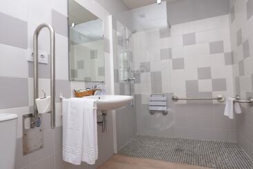 هتل Hostal Campo Nuevo