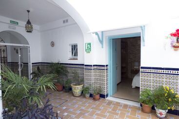 هتل Hostal Campo Nuevo