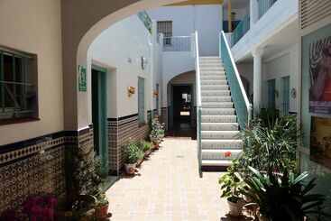 هتل Hostal Campo Nuevo