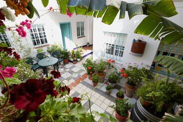 هتل Hostal Campo Nuevo