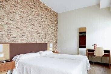 هتل Hostal Campo Nuevo