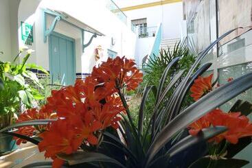 هتل Hostal Campo Nuevo