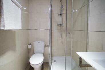 هتل Hostal Drassanes