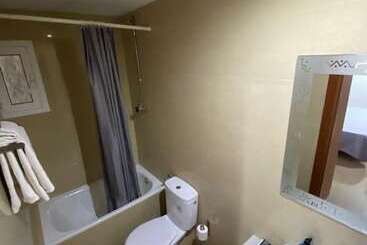 هتل Hostal Drassanes