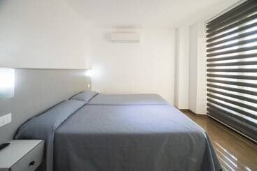 هتل Hostal Drassanes