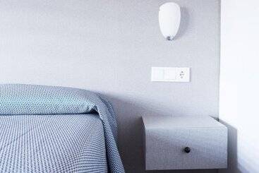 هتل Hostal Drassanes