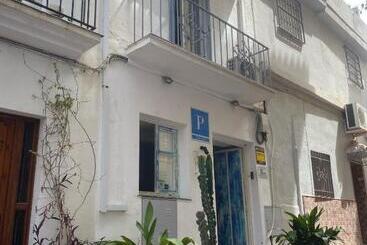 هتل Hostal The Monkey Room