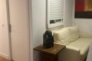 هتل Hostal The Monkey Room