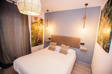 هتل Hostal The Monkey Room