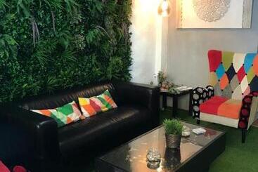 هتل Hostal The Monkey Room