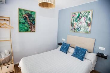 هتل Hostal The Monkey Room