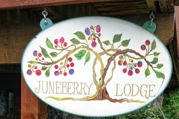 هتل Juneberry Lodge