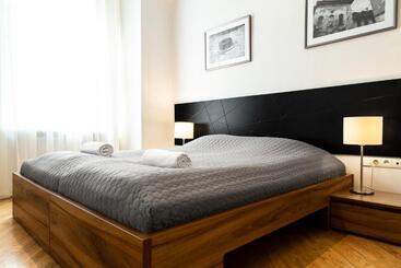 هتل Krakow For You Main Square Apartments