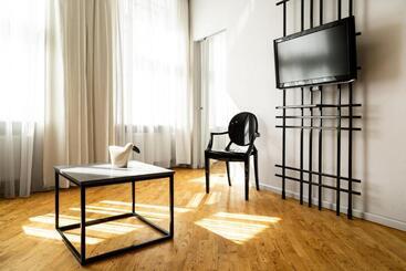 هتل Krakow For You Main Square Apartments