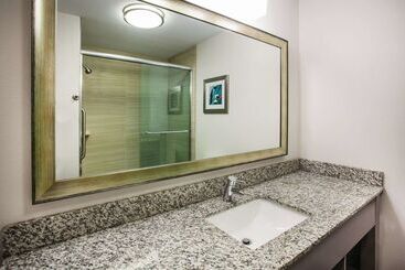 هتل La Quinta By Wyndham St. Paul Woodbury