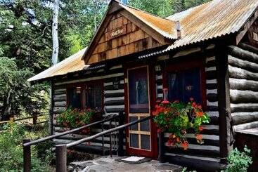 هتل Pioneer Guest Cabins
