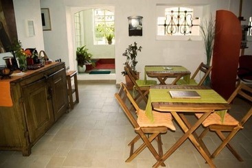 هتل Roses Village B&b