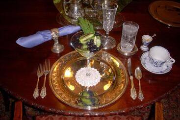 هتل Shadowlawn Bed And Breakfast