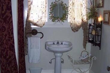 هتل Shadowlawn Bed And Breakfast