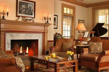 בית מלון כפרי The Lafayette Inn