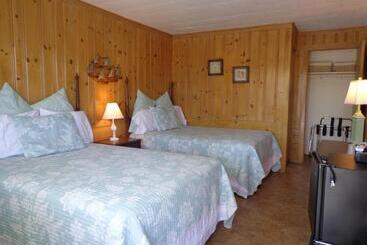 Town & Beach Motel