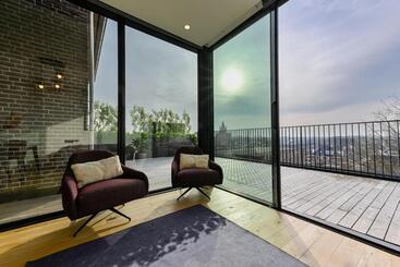 12a, Luxe & Uniek   Bioscoopzaal   Terras   Uitzicht