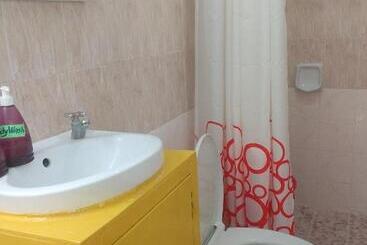تختخواب و صبحانه Cronin Residence