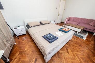 تختخواب و صبحانه Kadıköy ün Merkezinde Oda