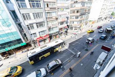 تختخواب و صبحانه Kadıköy ün Merkezinde Oda