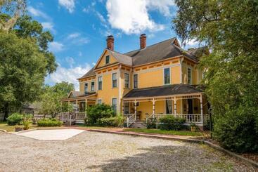 تختخواب و صبحانه Savannah Suite