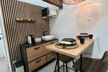 تختخواب و صبحانه Suites Chic Cozy