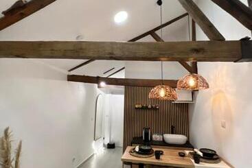 تختخواب و صبحانه Suites Chic Cozy