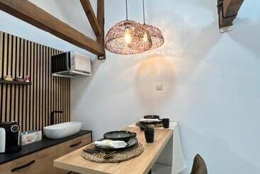 تختخواب و صبحانه Suites Chic Cozy