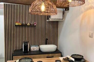 تختخواب و صبحانه Suites Chic Cozy