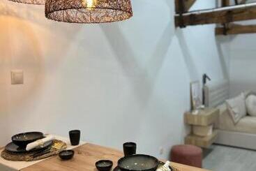تختخواب و صبحانه Suites Chic Cozy