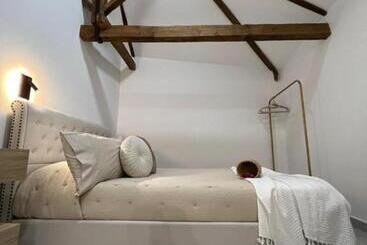 تختخواب و صبحانه Suites Chic Cozy